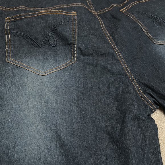 Maternity shorts - Picture 3 of 3